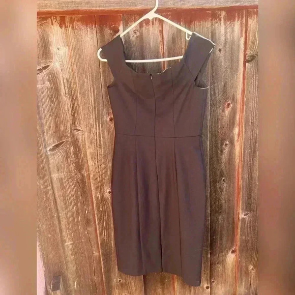 Black Halo Black Riya Off-The-Shoulder Stretch-Scuba Sheath Dress - Picture 7 of 7